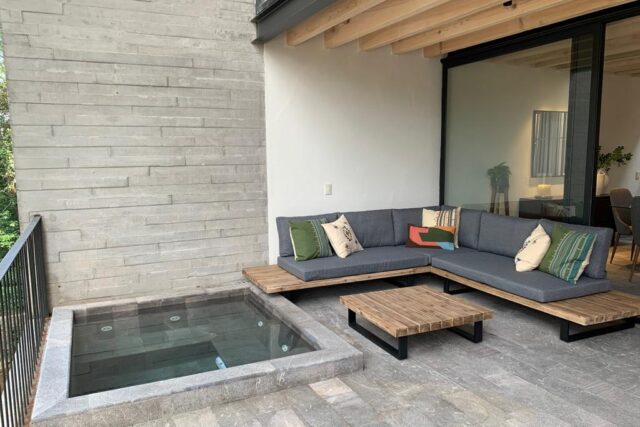 ¡Oportunidad Única! Casas Espejo de Lujo en Condominio con Vista Impresionante al Bosque